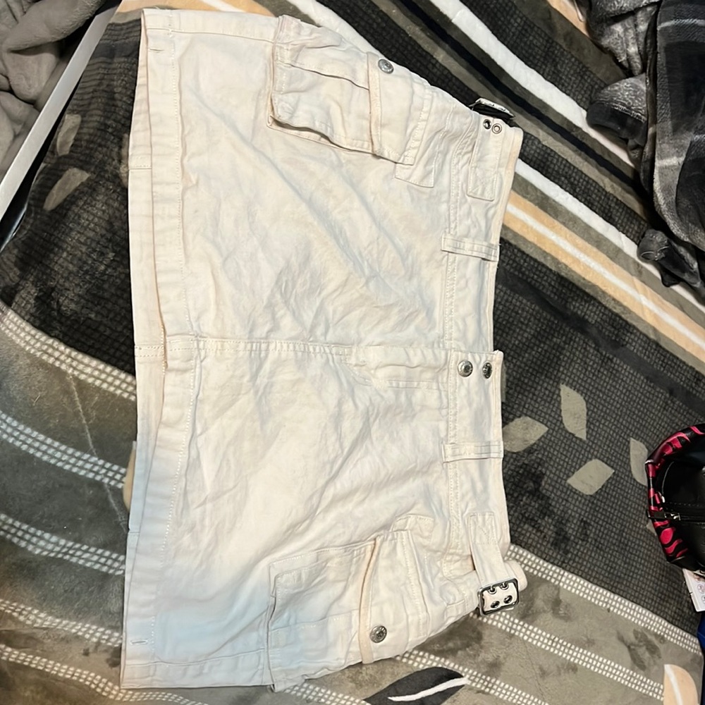 I am selling this creme skirt, $20